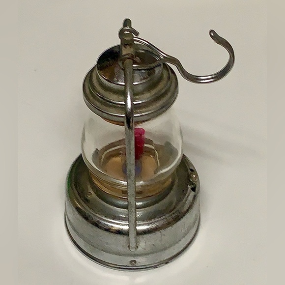 Mid Century Vintage Patented Metal Battery Operated Japanese Skater's Lamp - Picture 2 of 16